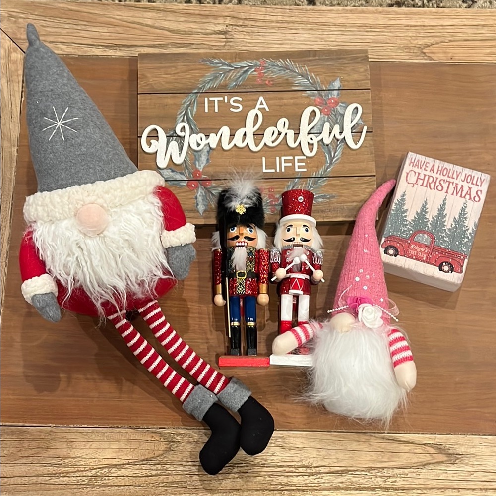 Holiday Nutcrackers, Gnomes and Signs Set